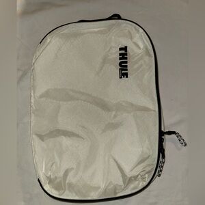 Thule Clean/Dirty Packing Cube Organizer- New